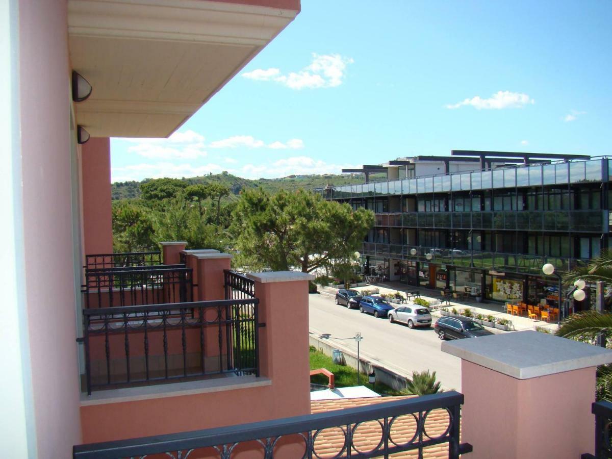 Il Casale Aparthotel Martinsicuro Kültér fotó